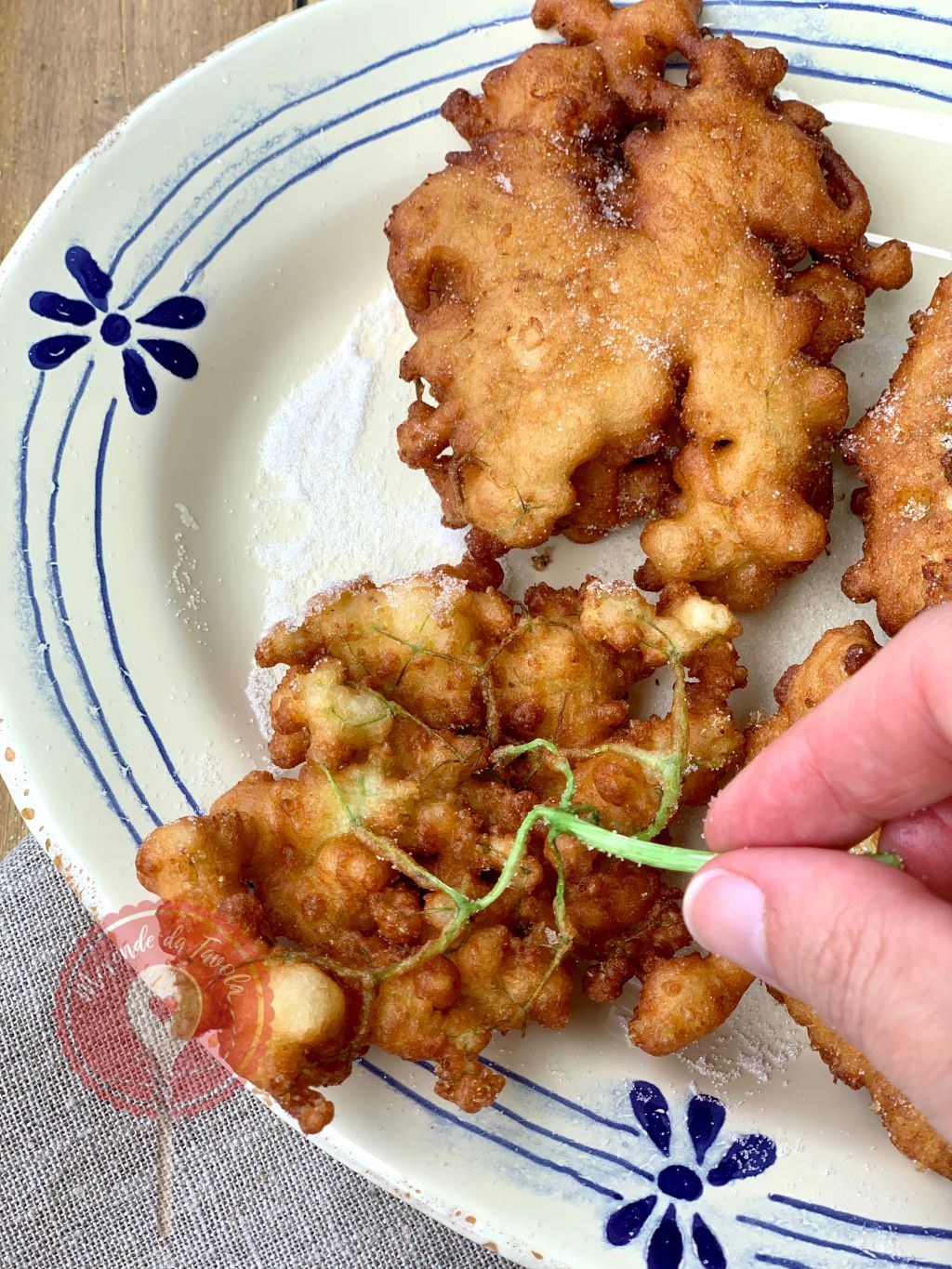 Frittelle con i fiori di sambuco Merende da favola