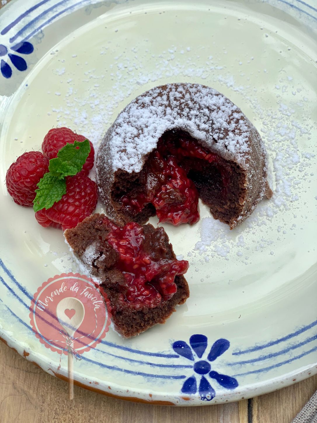 Tortino Al Cioccolato Fondente Con Cuore Di Lamponi Merende Da Favola